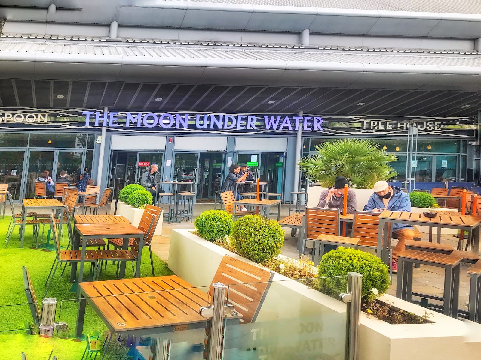 The Moon Under Water - JD Wetherspoon