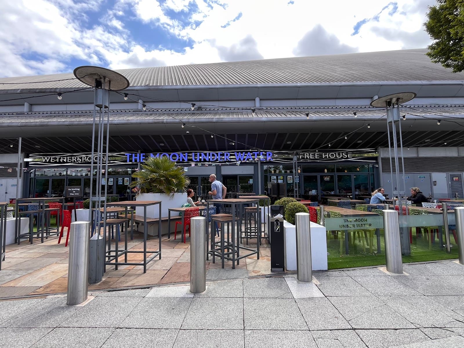 The Moon Under Water - JD Wetherspoon