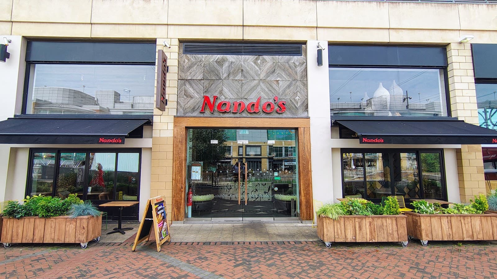 Nando's Reading - Oracle Centre