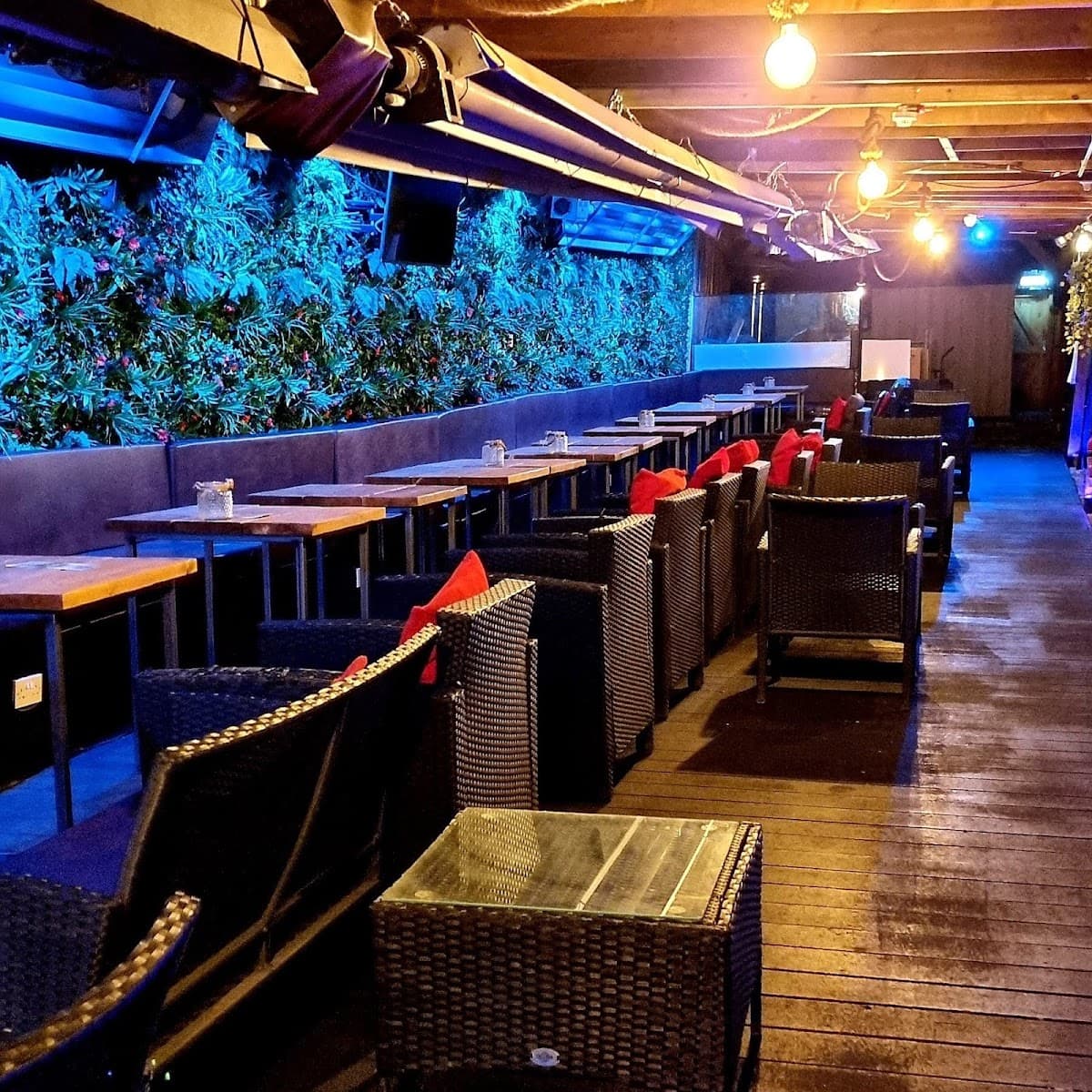 Tunnel | Lounge