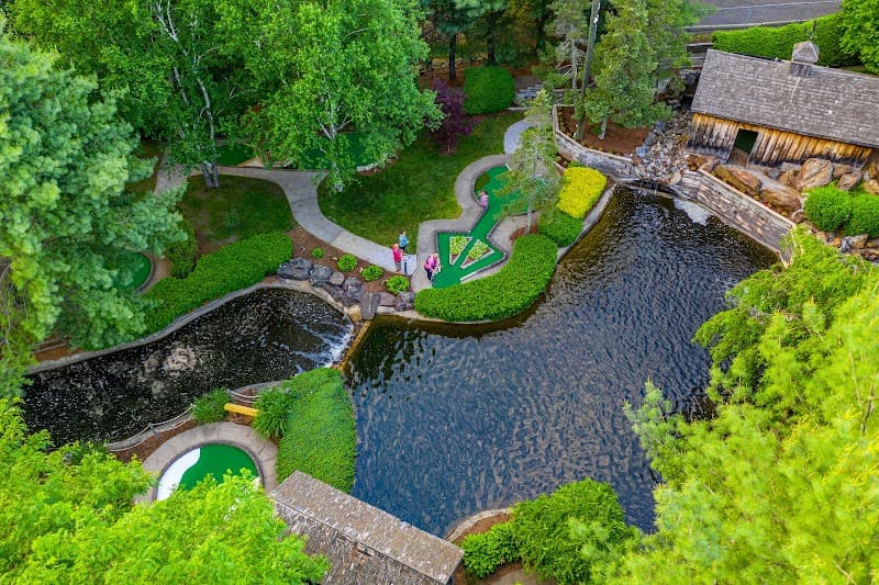 Hidden Valley Miniature Golf and Waterfront Grille