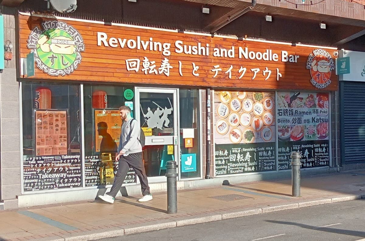 Revolving sushi and noodle bar