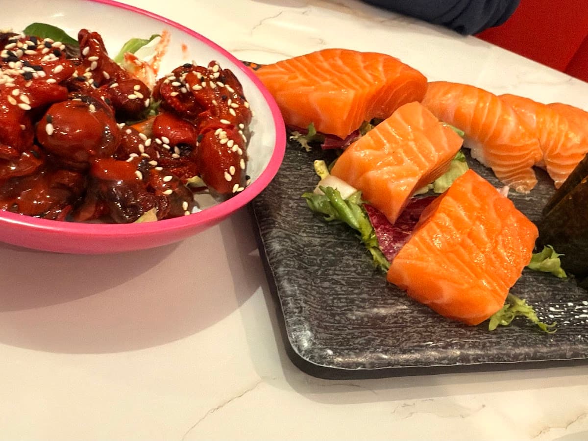 Revolving sushi and noodle bar