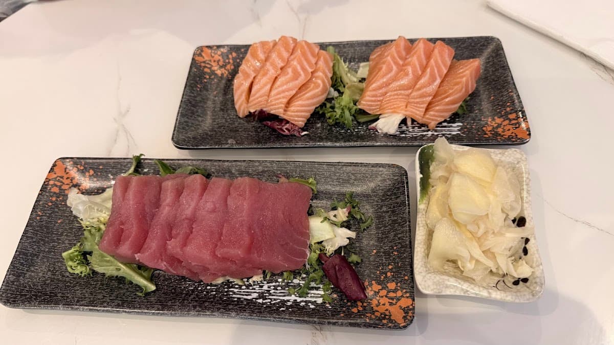 Revolving sushi and noodle bar