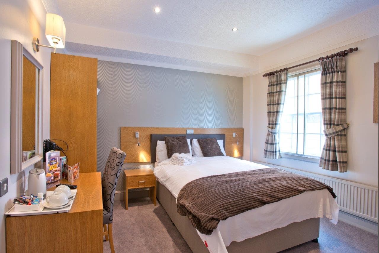 OYO The Red Lion Hotel