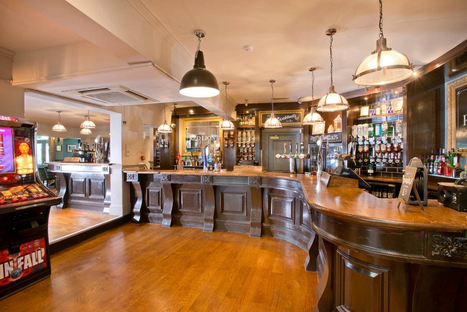 OYO The Red Lion Hotel