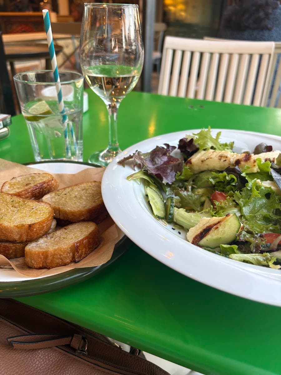 Amora Gusto Tapas & Bar
