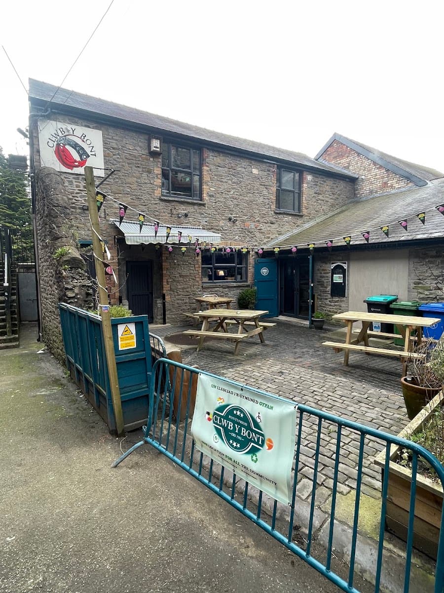 Clwb y Bont