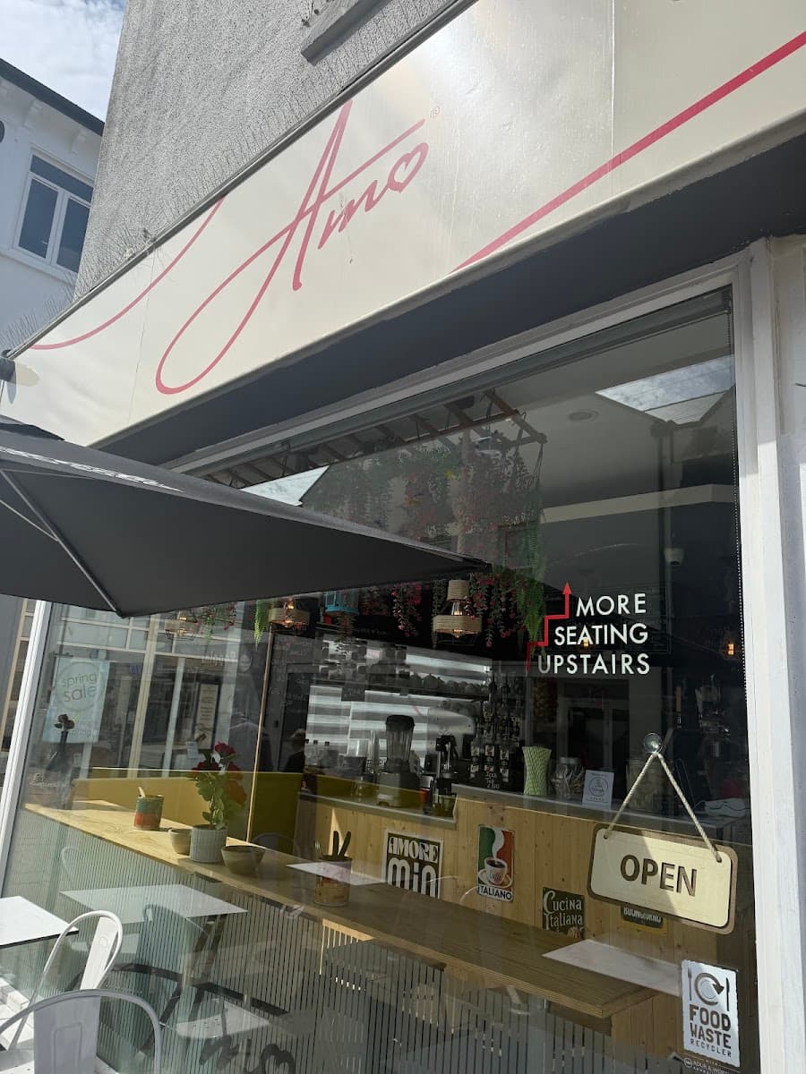 AMO CAFE BAR BISTRO