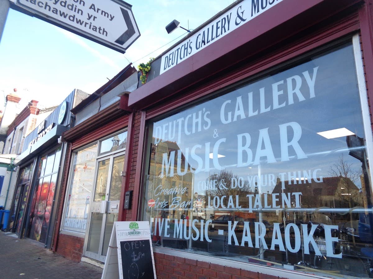 Deutch’s Gallery & Music Bar