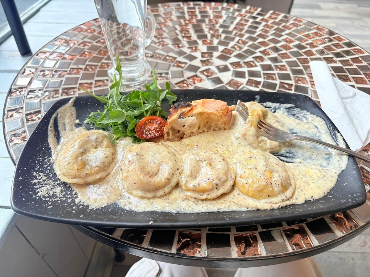 Zena’s Bistro Cafe