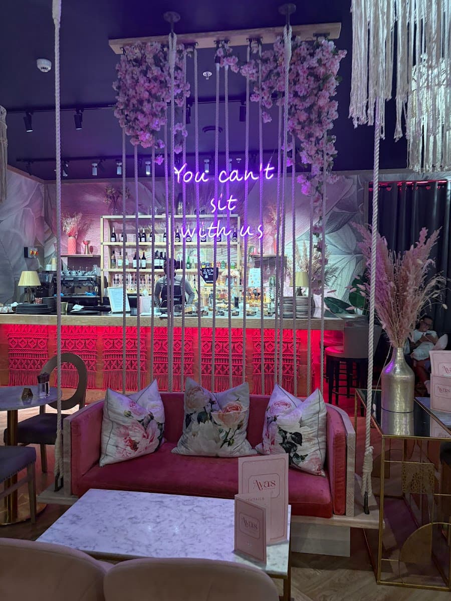 Ava’s Cafe and Bar