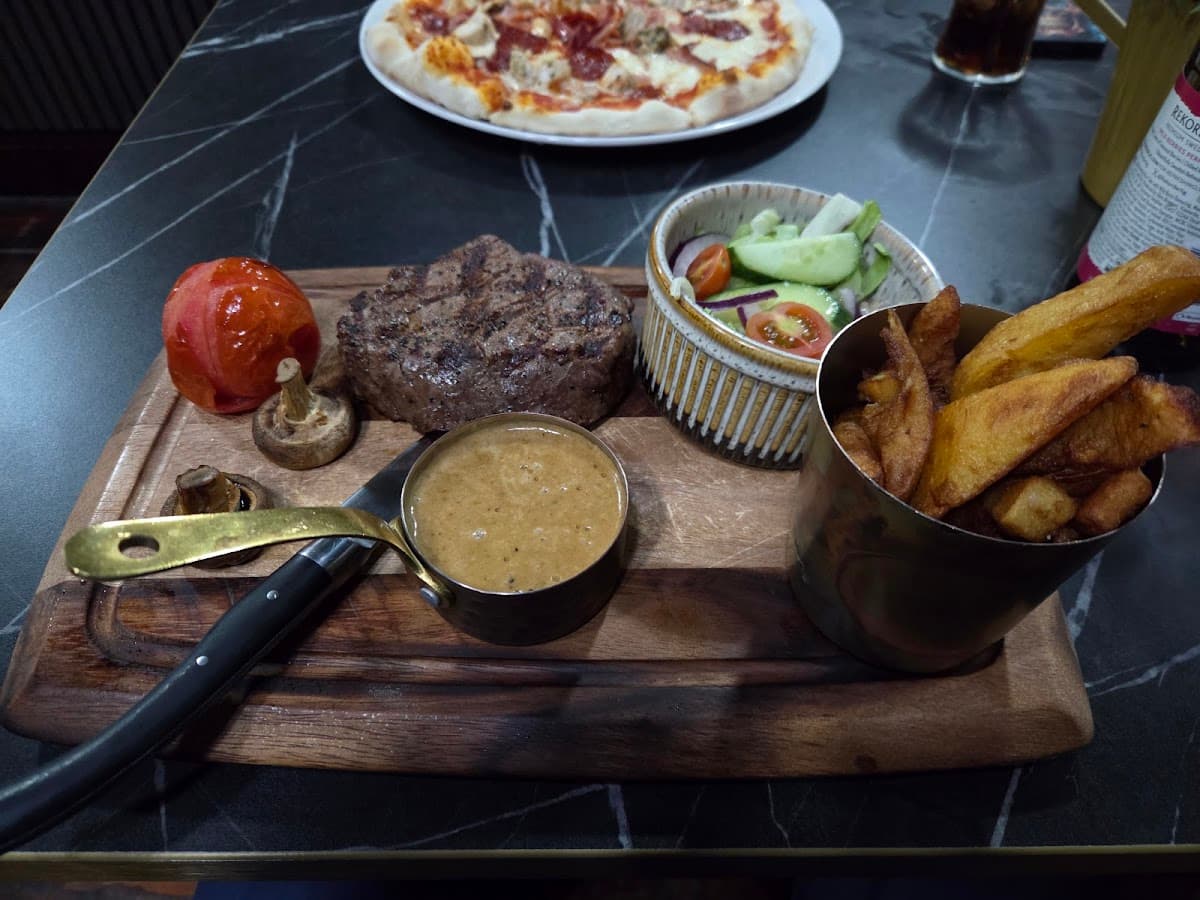 Cece's Restaurant & Bar