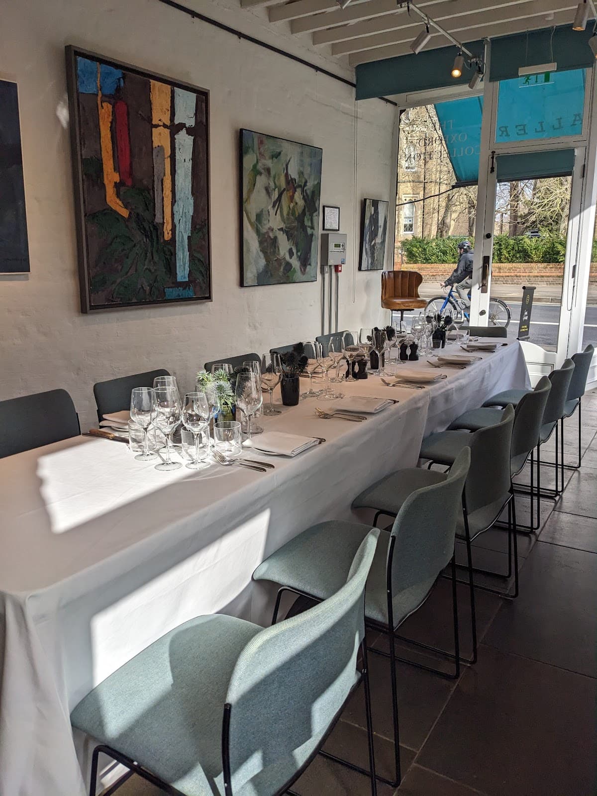 Gees Restaurant & Bar