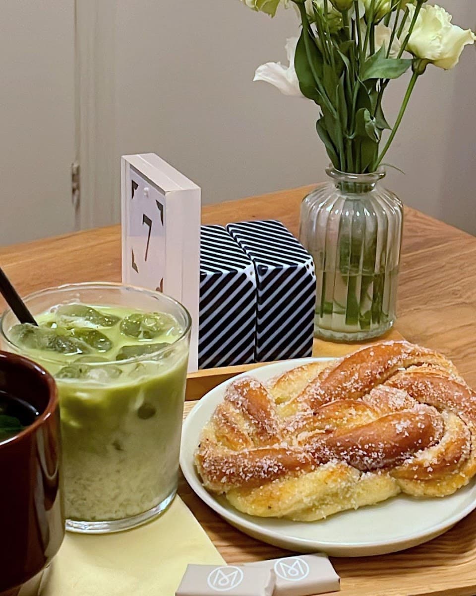 The Monocle Café