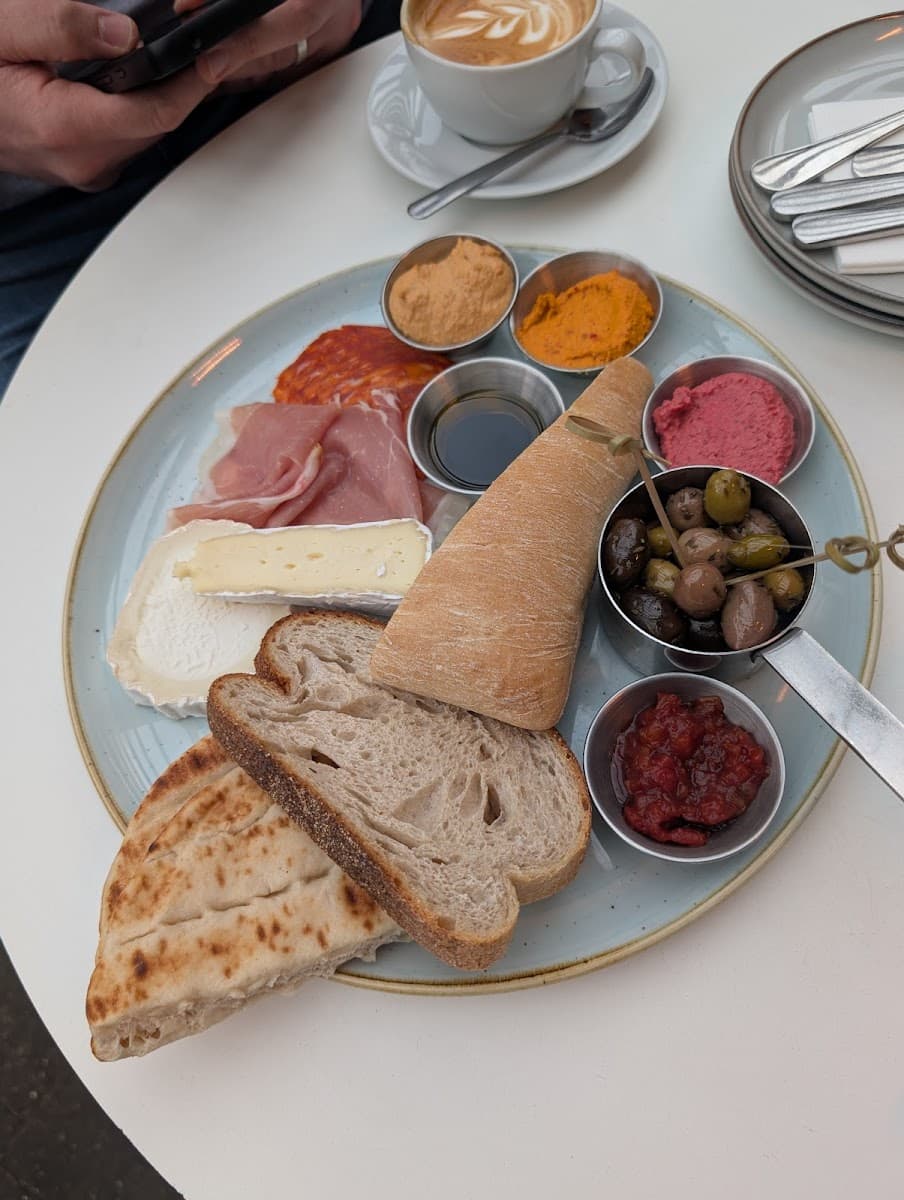 ARLO Bistro & Cafe