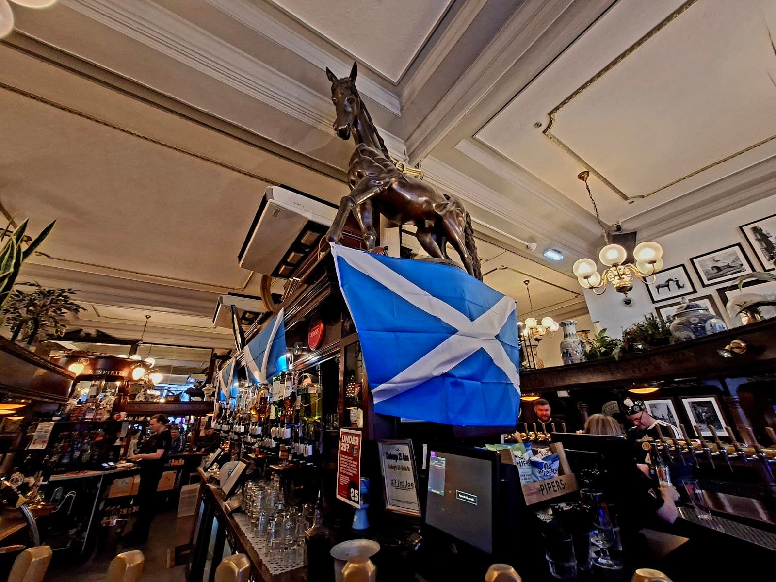 Horseshoe Bar Glasgow