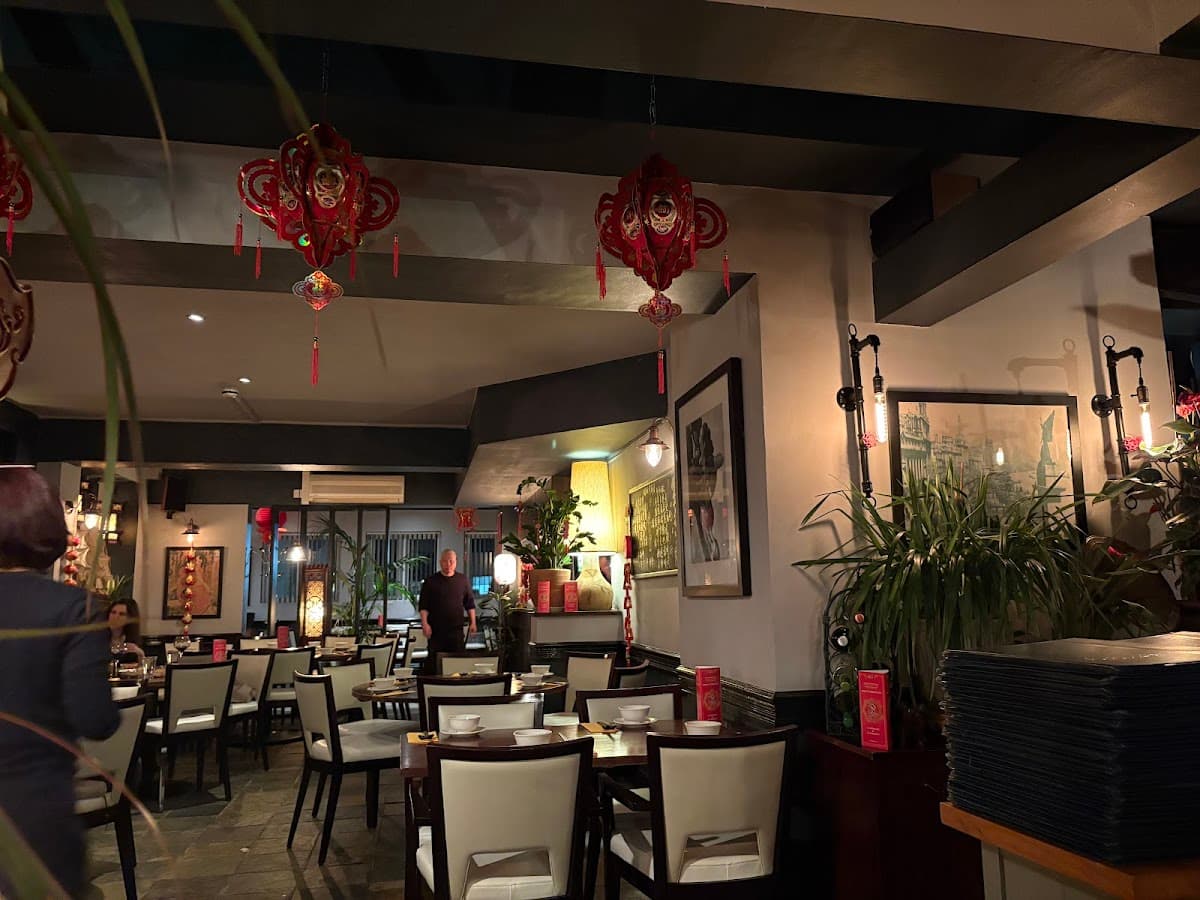 New Dancing Dragon Bar & Restaurant