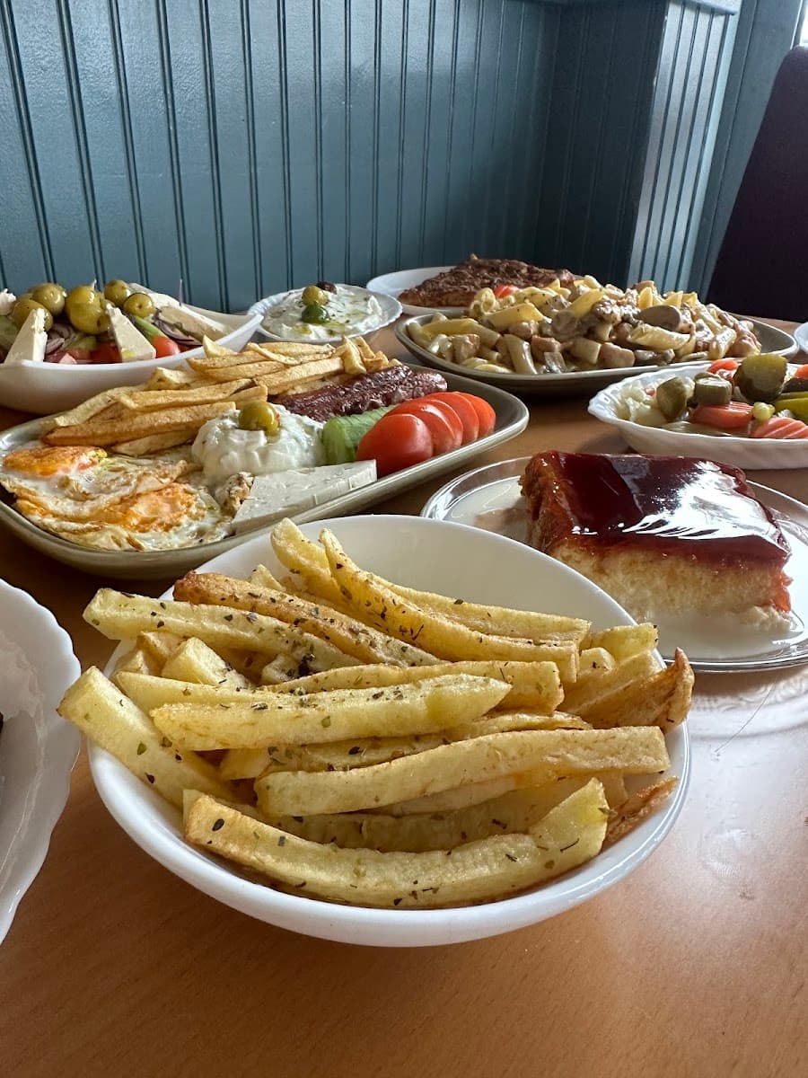 Albz Bar & Restaurant
