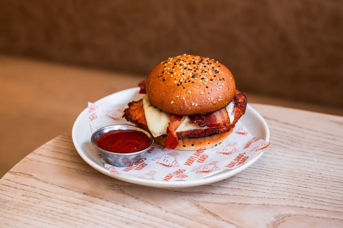 Wayland’s Yard Coffee & Brunch Cafe / Diner