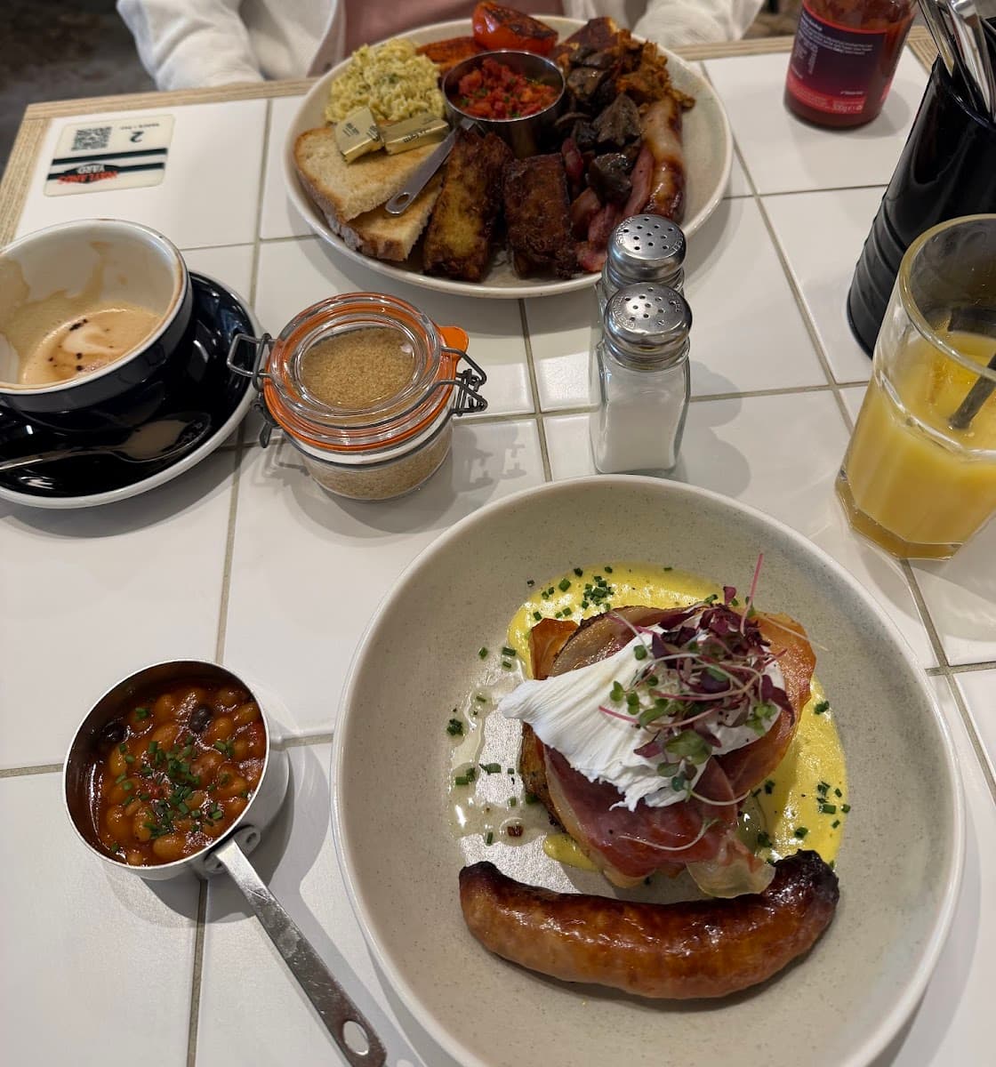 Wayland’s Yard Coffee & Brunch Cafe / Diner