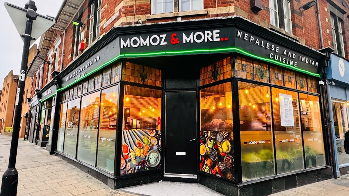 Momoz & More