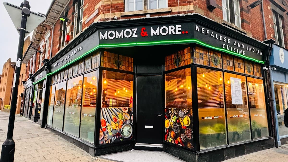 Momoz & More