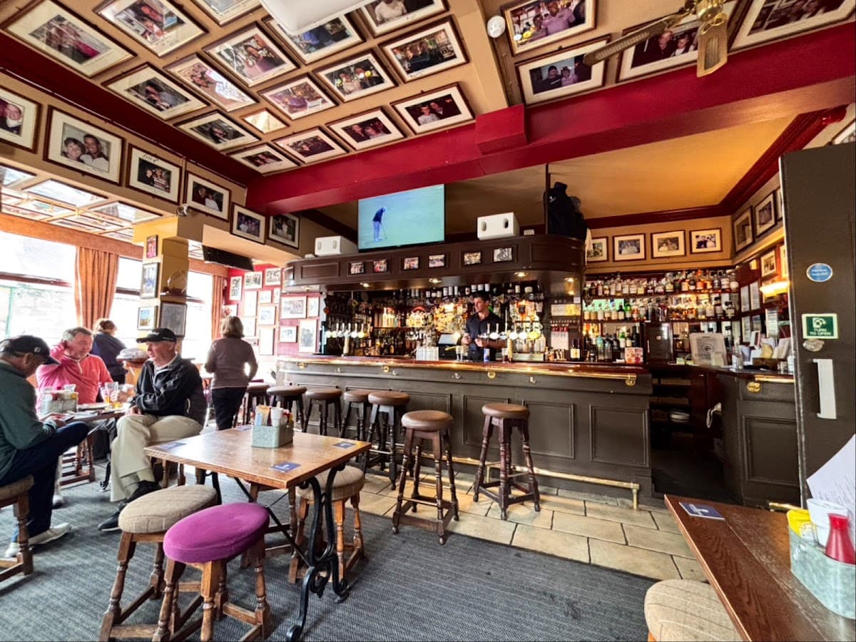 Dunvegan Bar & Restaurant