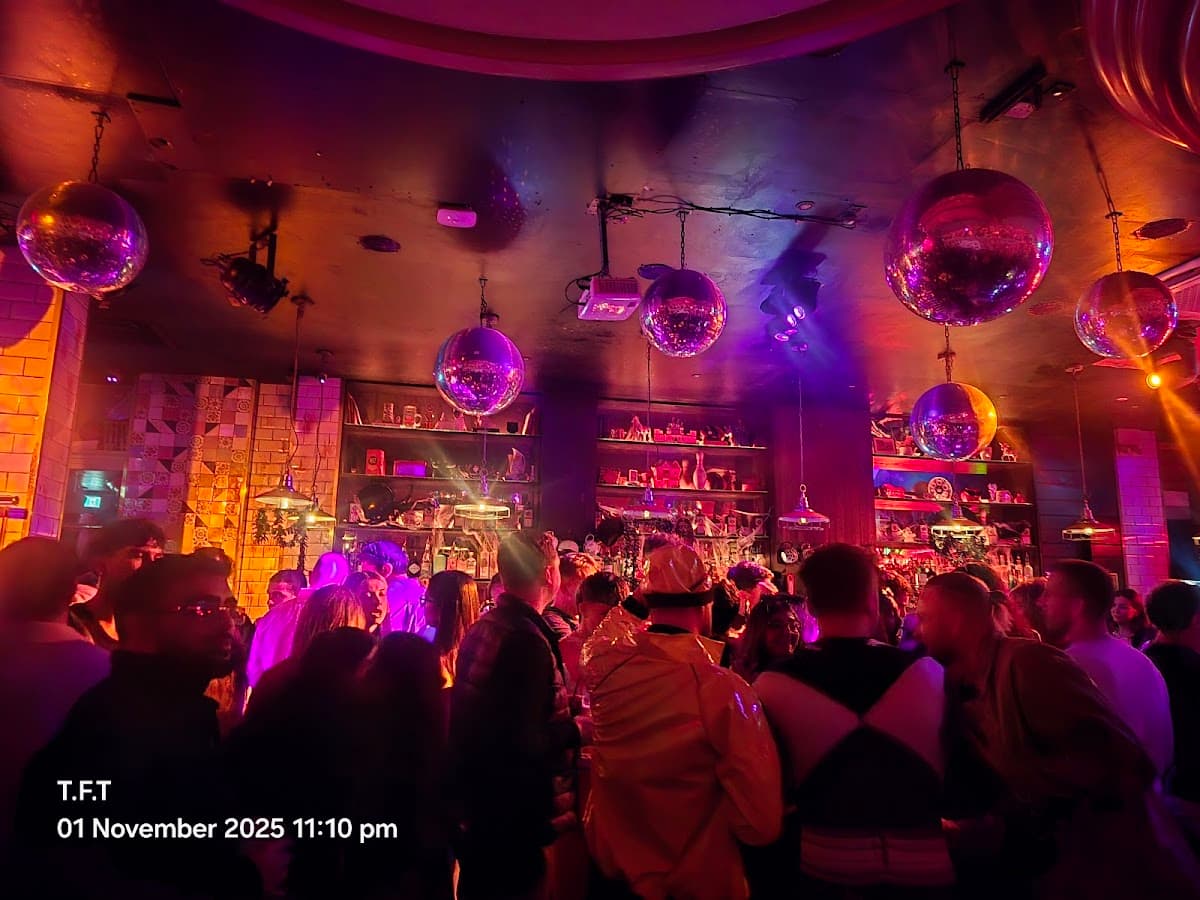 Simmons Bar