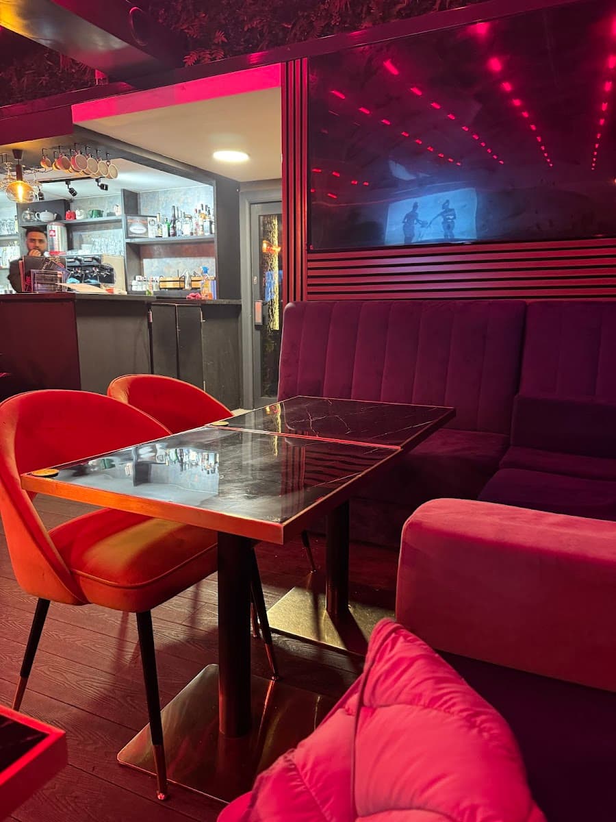Vaha Lounge and Restaurant