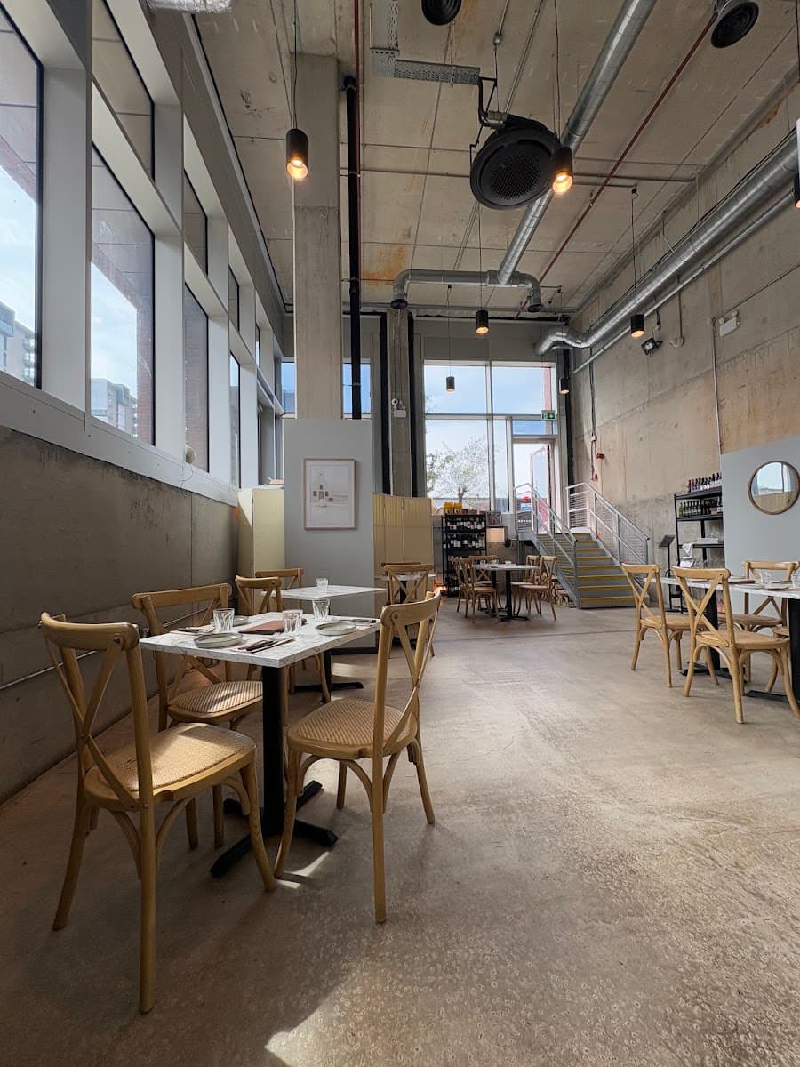 Kallos Cafe & Wine Bar