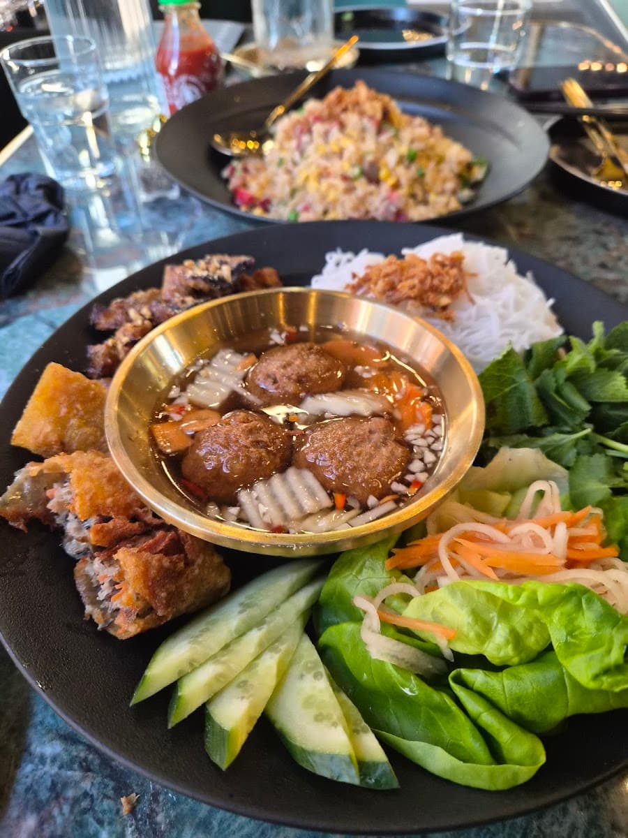Le Viet Social