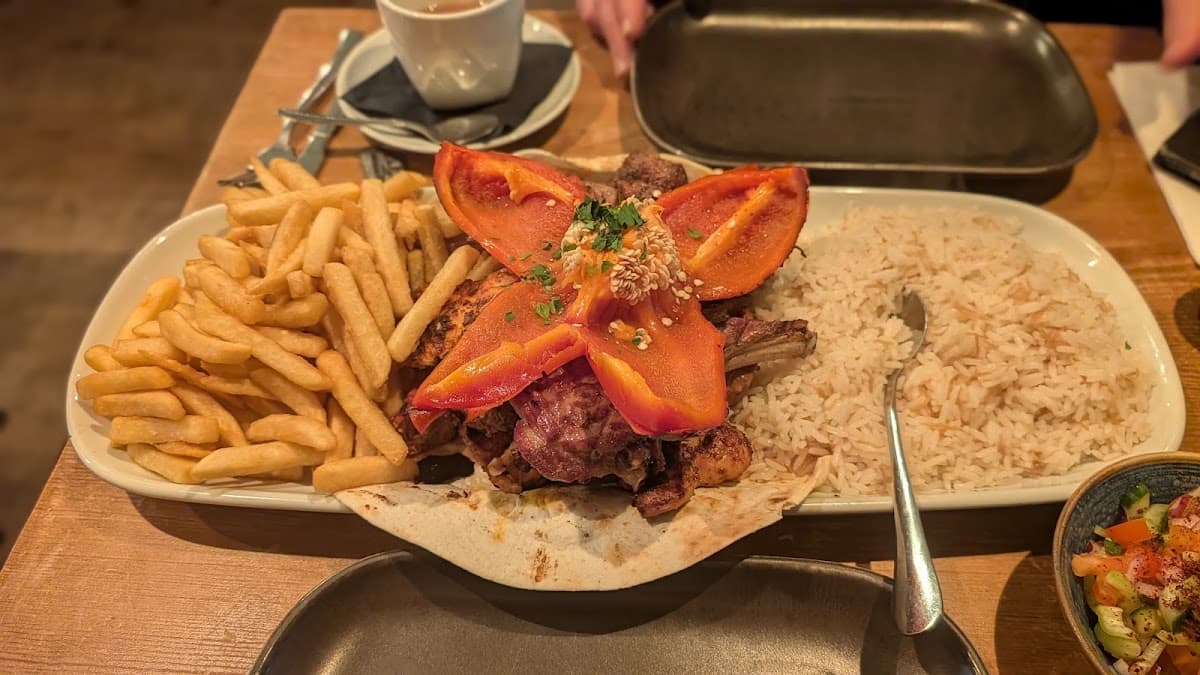 Gustum Bar & Restaurant