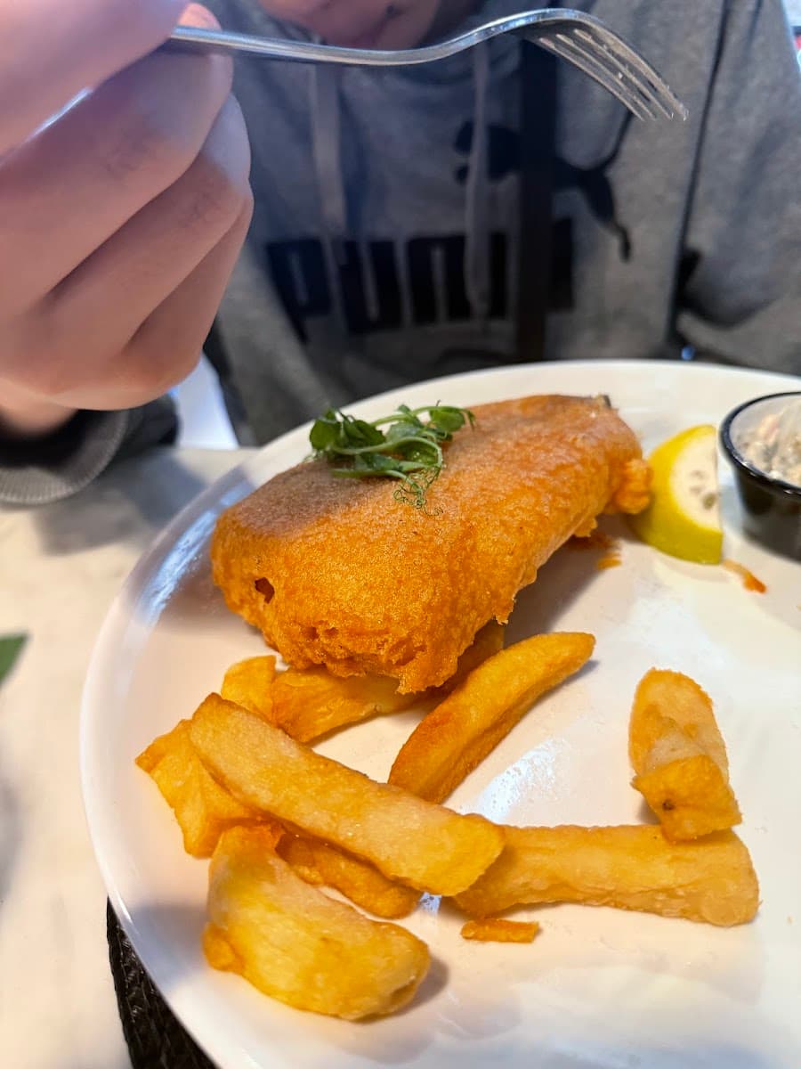 Go Fish Seafood, Bar & Grill