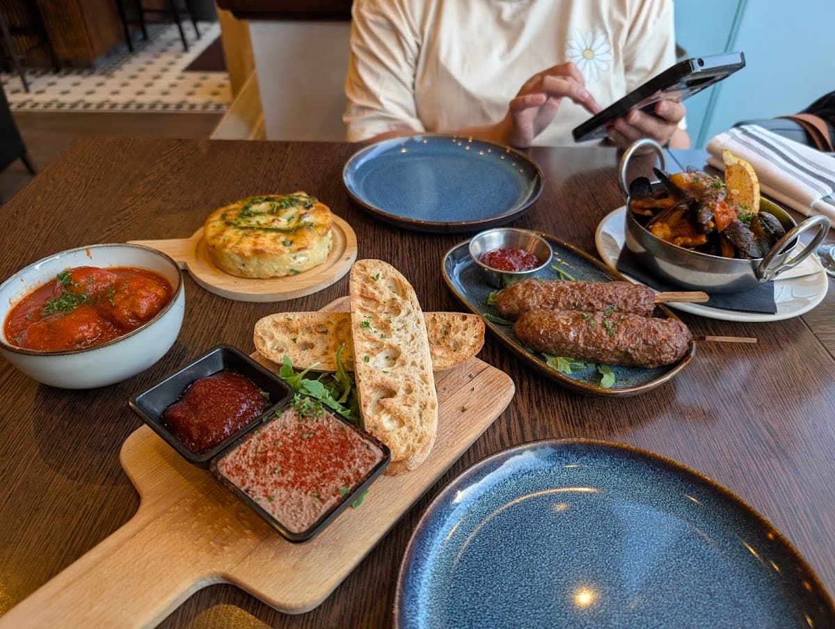 Tapaz Restaurant & Bar