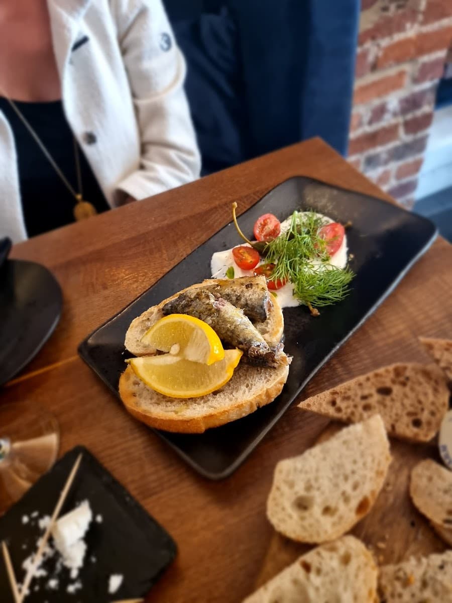 MUST Wine Bar St Albans
