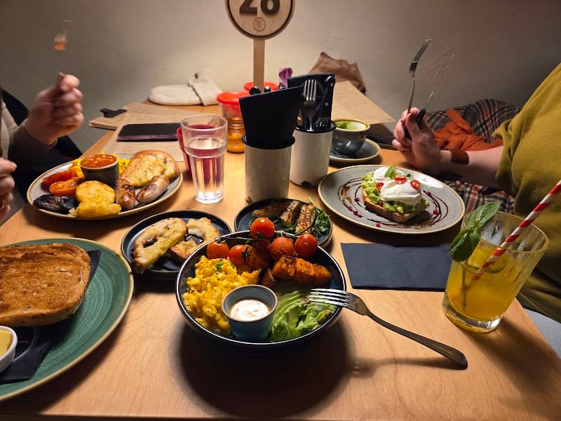 Ezra & Gil - Peter Street