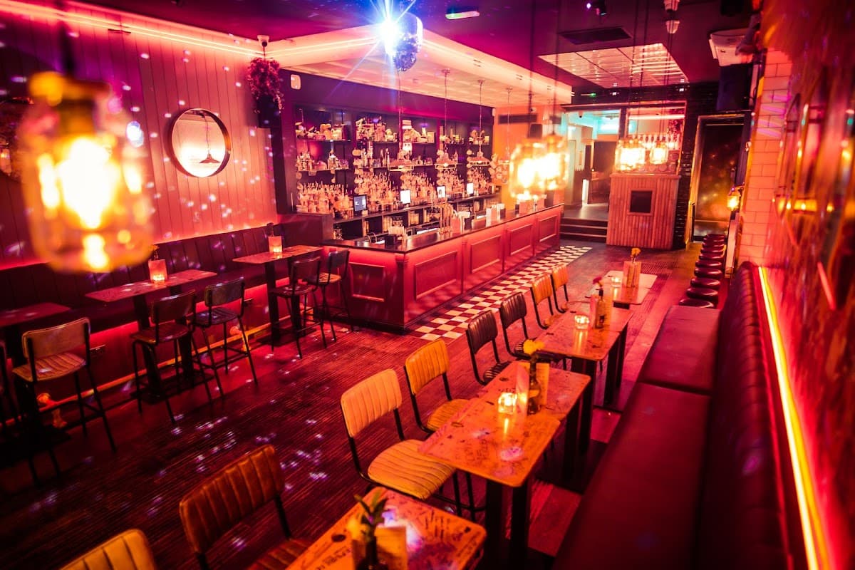 Simmons Bar