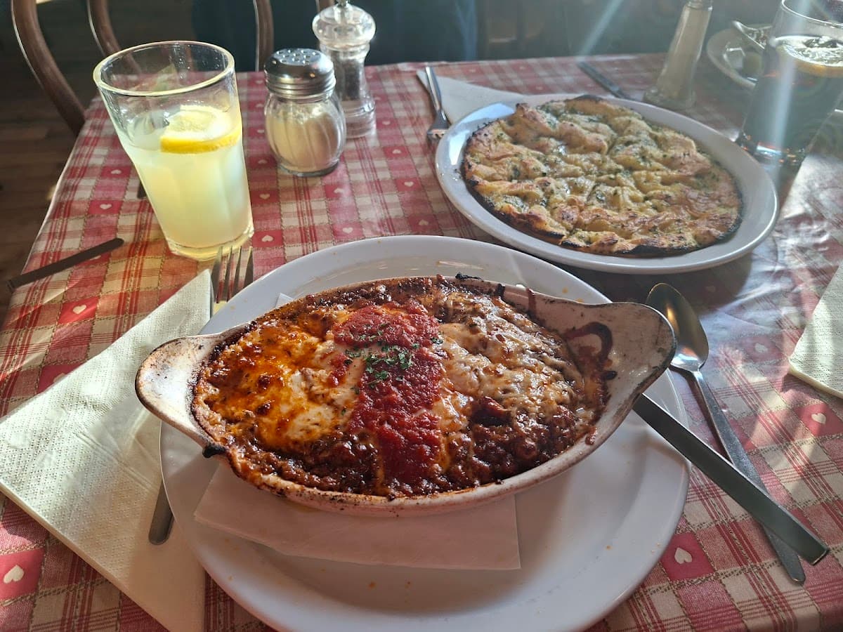 Mama’s & Leonies