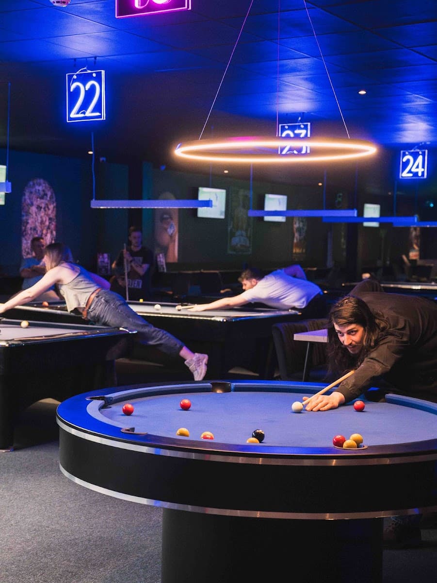 Spot White West - American Pool Lounge