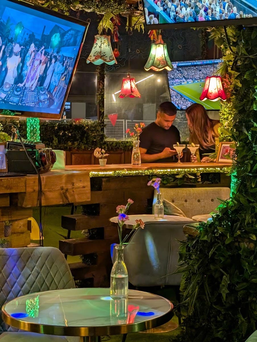 Putt Putt Karaoke Bar