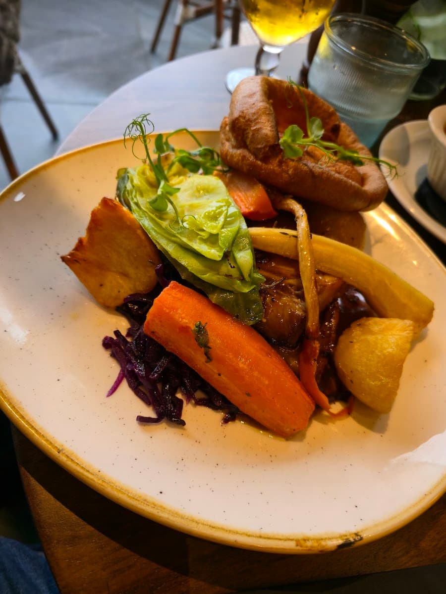 The Avenue Restaurant & Wine