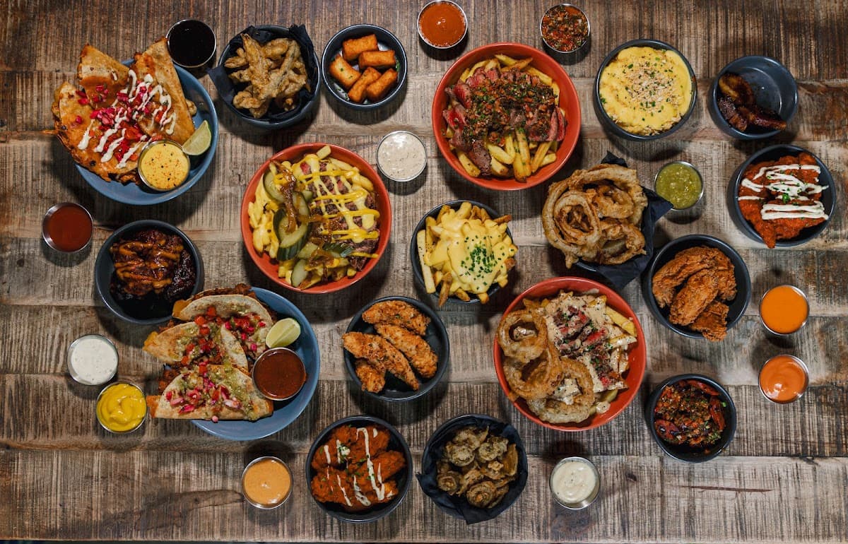 The Pig's Wings - Restaurant and Cocktail Bar