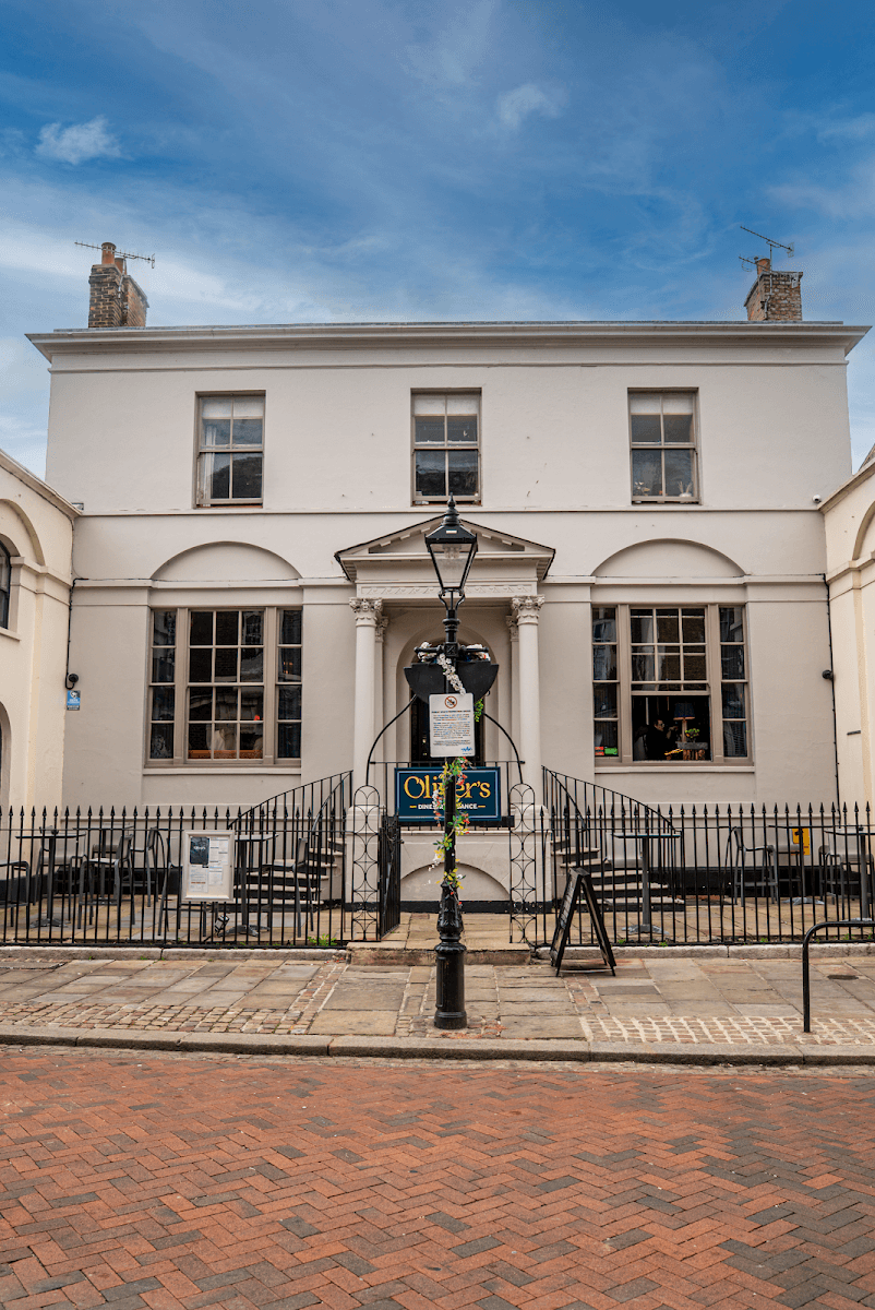 Oliver's Bar & Kitchen