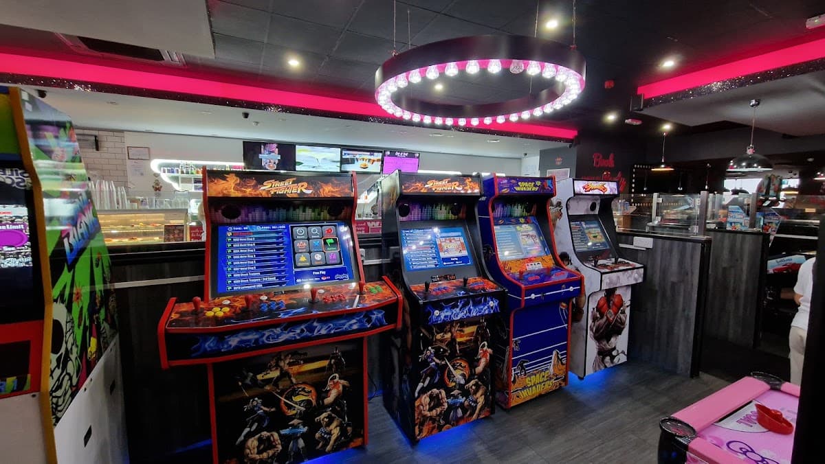 Chill & Thrill (Drink,Eat & Play)
