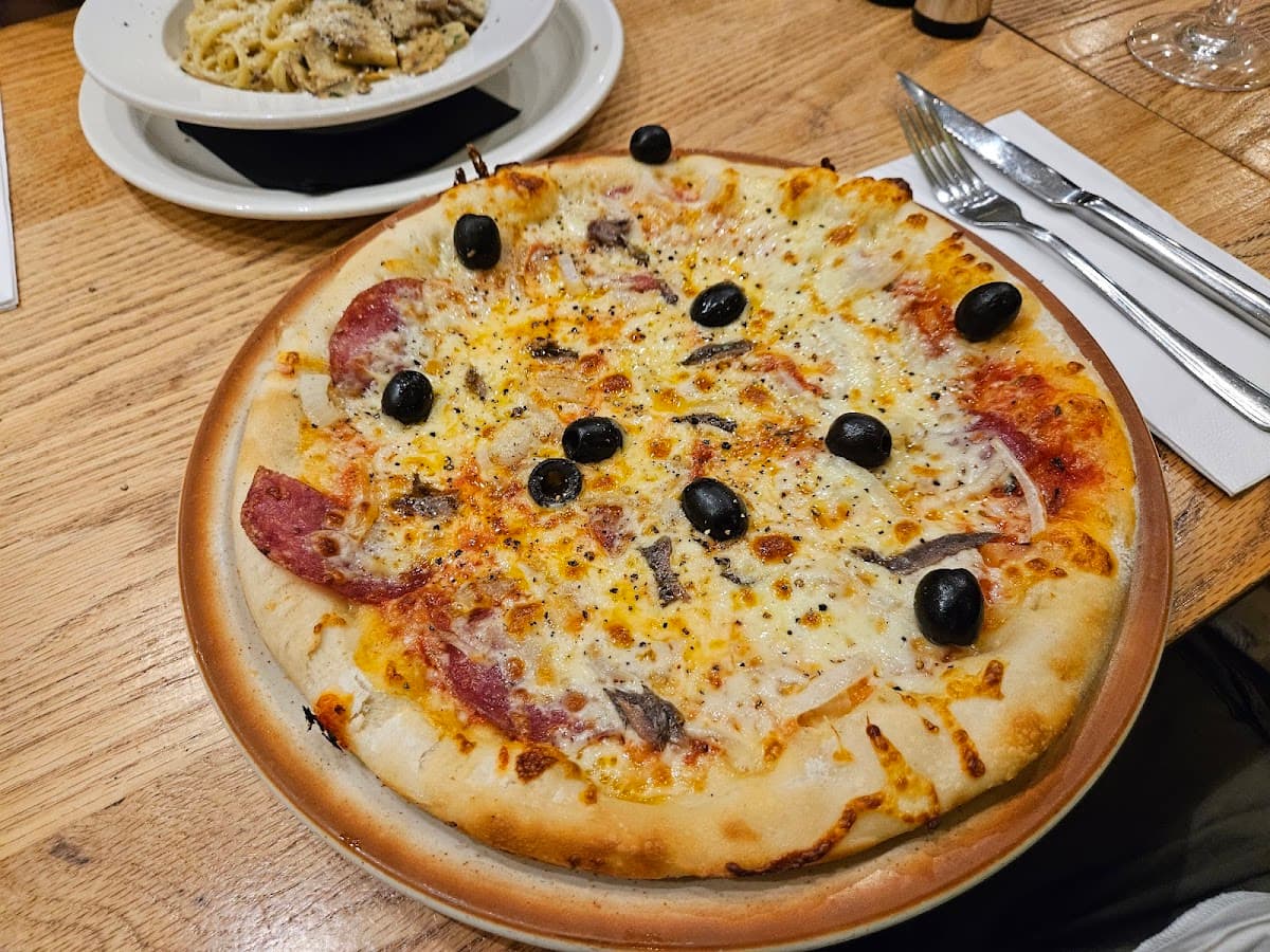 La Caverna Pizzeria Restaurant