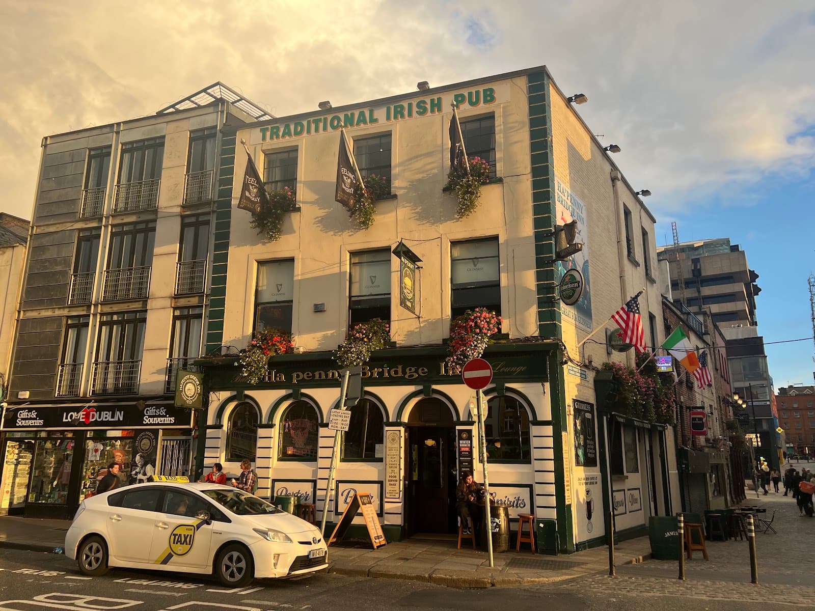 The Ha'penny Bridge Inn