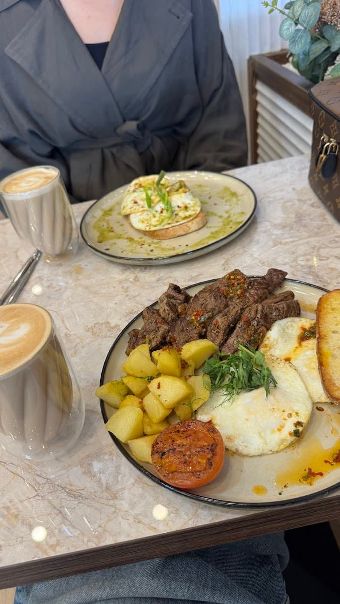 CAFE AFREEN