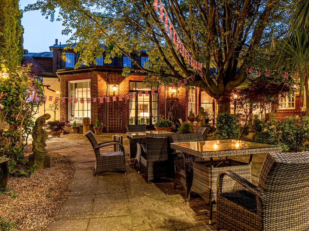 Mercure Salisbury White Hart Hotel & Apartments