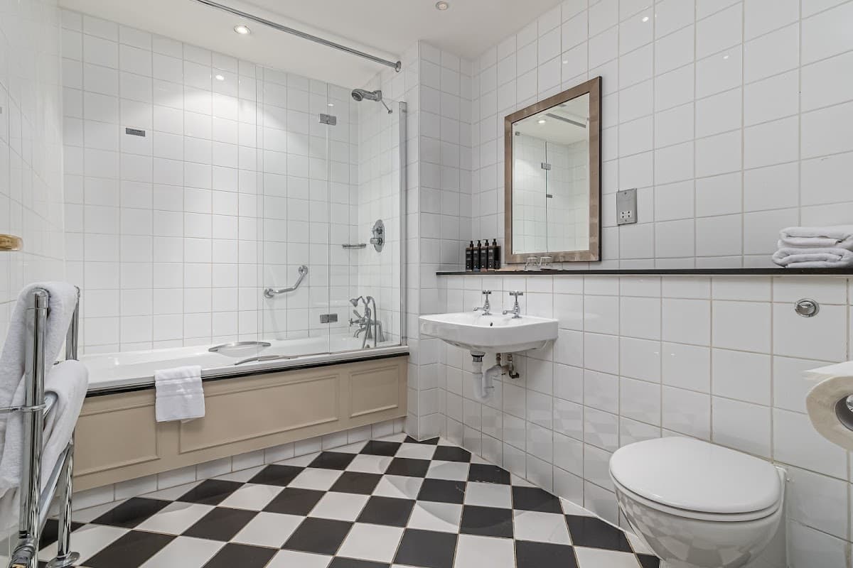 Mercure Salisbury White Hart Hotel & Apartments